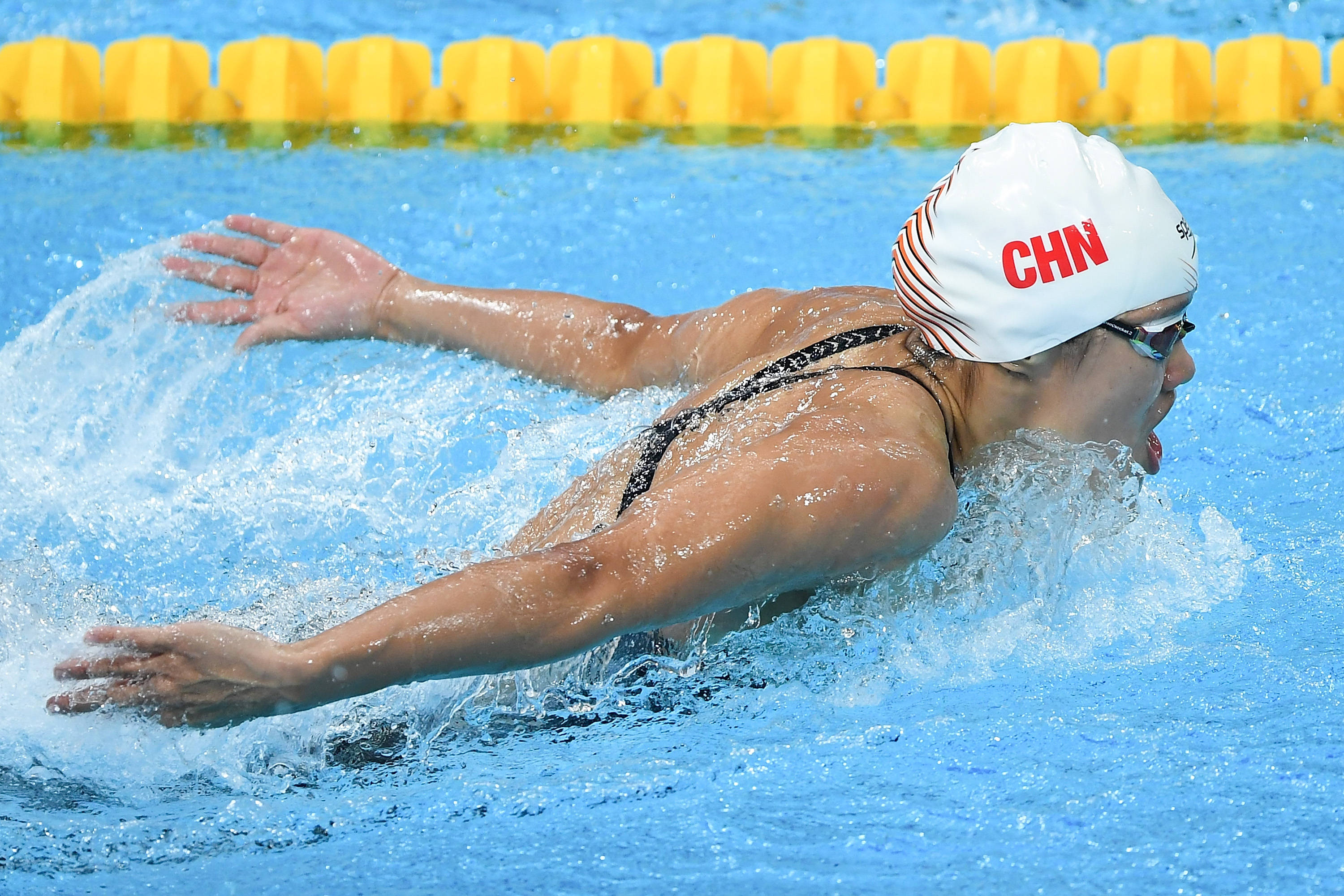 蝶泳200米女子冠军,从肌肉颤抖到水中飞翔,我看到了什么? 蝶泳200米女子冠军,从肌肉颤抖到水中飞翔,我看到了什么?