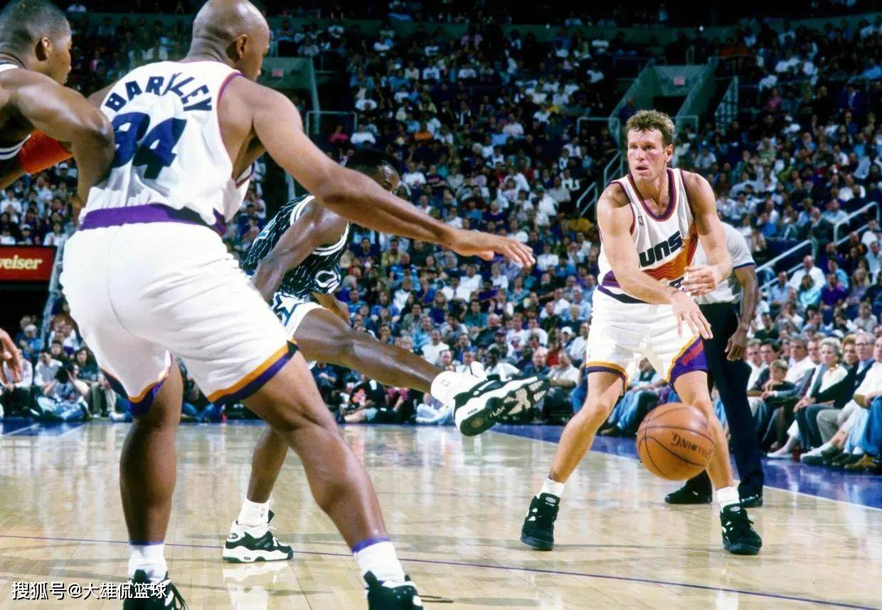 90年代NBA球队场均得分,没有三分的年代,凭什么场均也能破百? 90年代NBA球队场均得分,没有三分的年代,凭什么场均也能破百?