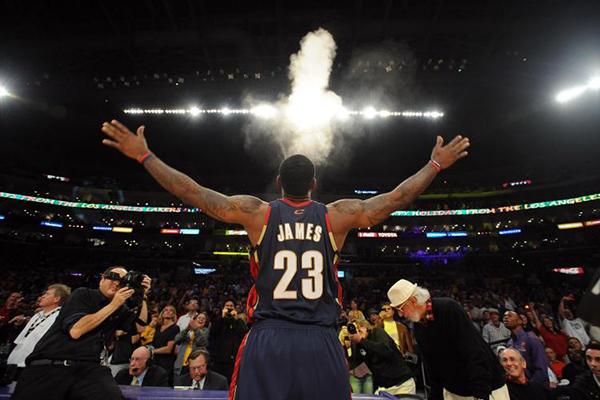 奥尼尔是哪年退役的？大鲨鱼告别NBA的那天，其实藏着不少故事